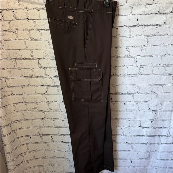 Dickies Dark Brown Cargo Pants for Men - Picture 7 of 7